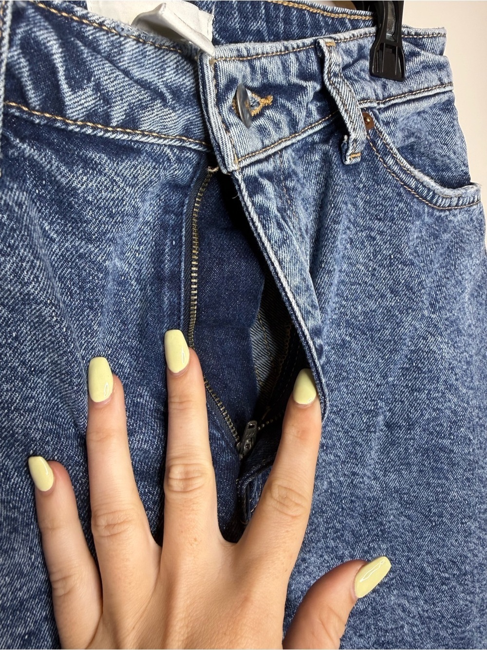 H&M Vintage-Inspired Mid-Blue Denim Cutoff Shorts - Picture 7 of 10